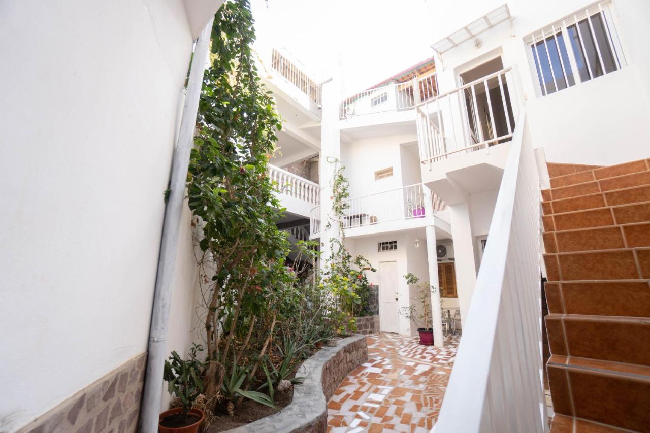 Residencial Che Guevara Bed & Breakfast Mindelo Kültér fotó