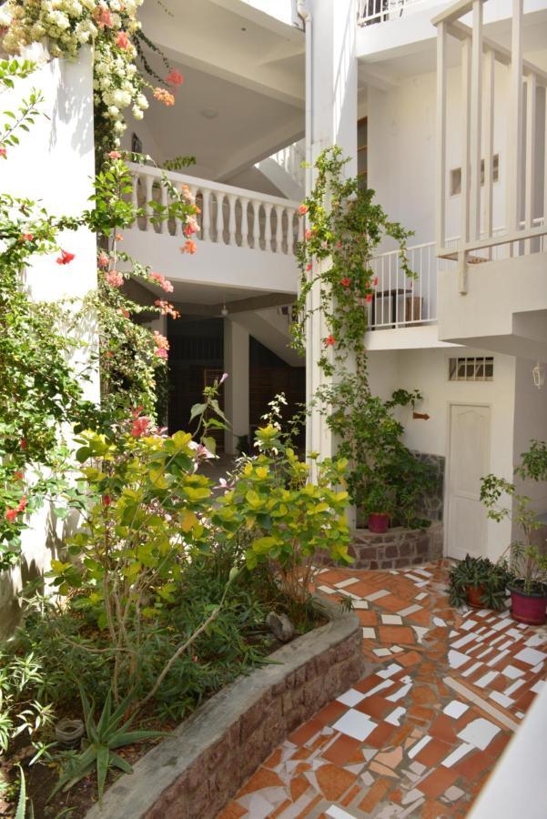 Residencial Che Guevara Bed & Breakfast Mindelo Kültér fotó